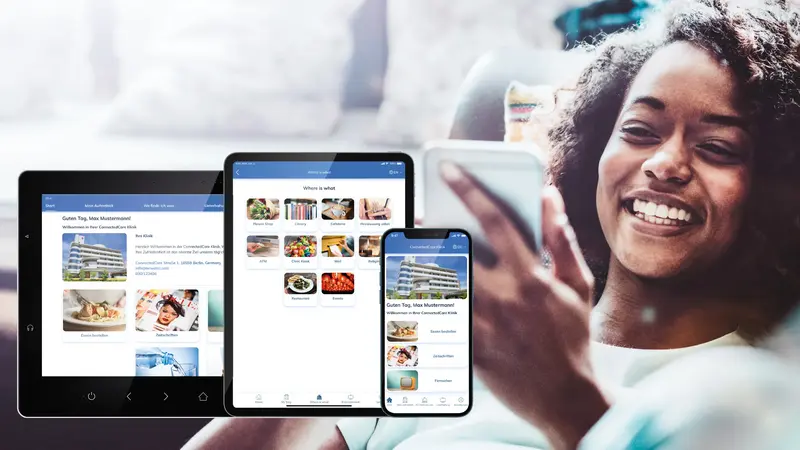 Junge Frau auf Sofa schaut lächelnd auf Smartphone. Im Vordergrund: Screenshots von ConnectedCare auf ConnectedCare Tablet, iPad und Smartphone.